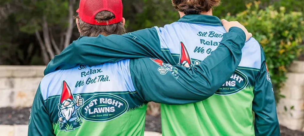 hugging-with-uniforms